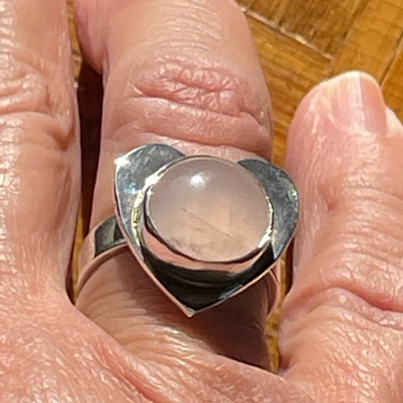 Rose quartz and sterling heart ring - Picture 8 of 9